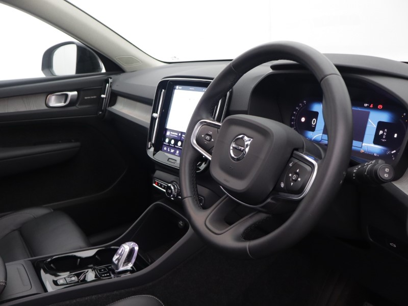 2025 (74) VOLVO XC40 2.0 B4P Ultra Dark 5dr Auto 5991612