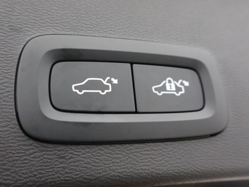 2025 (74) VOLVO XC40 2.0 B4P Ultra Dark 5dr Auto 5991598