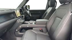 2024 (74) LAND ROVER DEFENDER 3.0 D250 X-Dynamic SE 90 3dr Auto 4828035