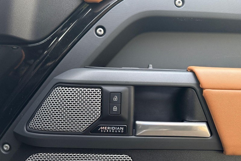 2024 (24) LAND ROVER DEFENDER 3.0 D300 X 130 5dr Auto [8 Seat] 4871522