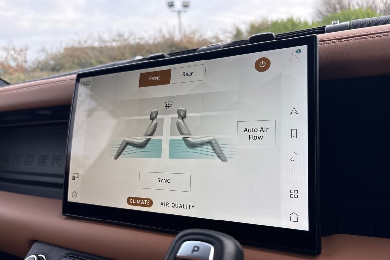 2024 (24) LAND ROVER DEFENDER 3.0 D300 X 130 5dr Auto [8 Seat] 4871534