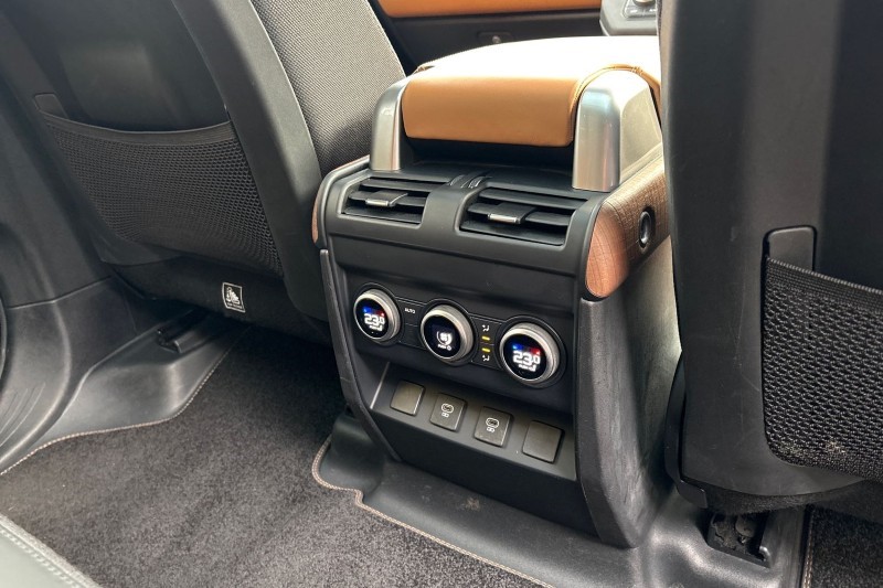 2024 (24) LAND ROVER DEFENDER 3.0 D300 X 130 5dr Auto [8 Seat] 4871517