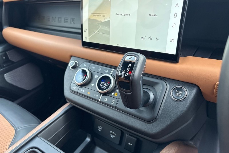 2024 (24) LAND ROVER DEFENDER 3.0 D300 X 130 5dr Auto [8 Seat] 4871512