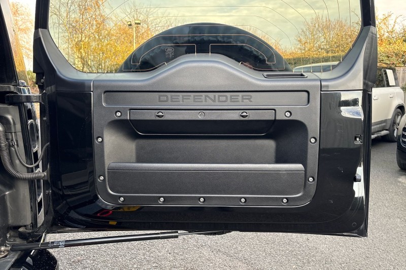 2024 (24) LAND ROVER DEFENDER 3.0 D300 X 130 5dr Auto [8 Seat] 4871543