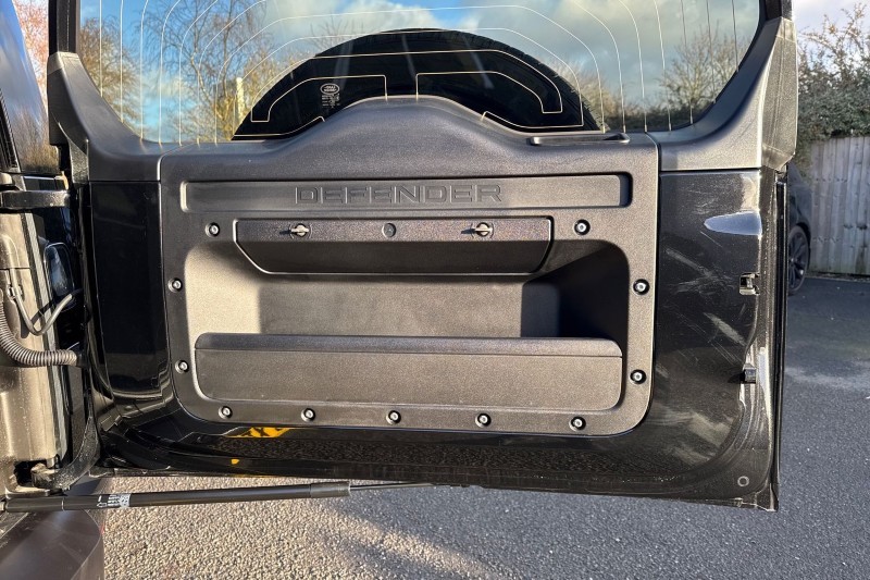 2025 (75) LAND ROVER DEFENDER 3.0 D350 X-Dynamic HSE 130 5dr Auto 4894576