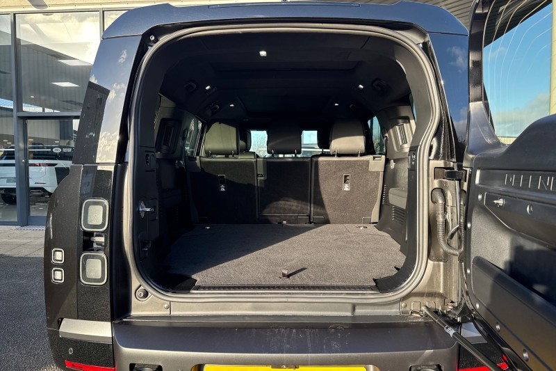 2025 (75) LAND ROVER DEFENDER 3.0 D350 X-Dynamic HSE 130 5dr Auto 4894543