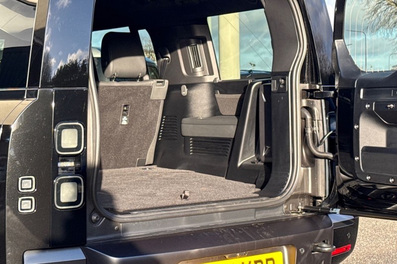2025 (75) LAND ROVER DEFENDER 3.0 D350 X-Dynamic HSE 130 5dr Auto 4894575