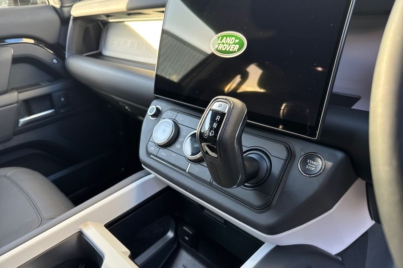 2025 (75) LAND ROVER DEFENDER 3.0 D350 X-Dynamic HSE 130 5dr Auto 4894546