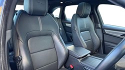 2022 (22) JAGUAR F-PACE 2.0 D200 R-Dynamic S 5dr Auto AWD 4917303