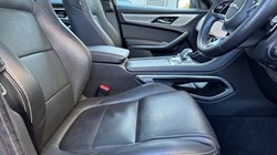 2022 (22) JAGUAR F-PACE 2.0 D200 R-Dynamic S 5dr Auto AWD 4917301