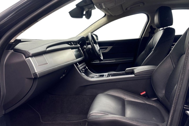 2020 (20) JAGUAR XF 2.0d Prestige 4dr Auto 4936354