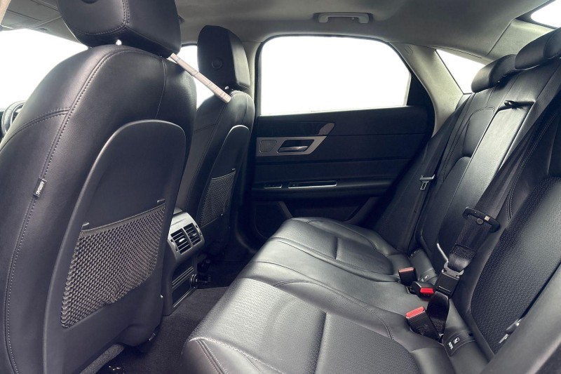 2020 (20) JAGUAR XF 2.0d Prestige 4dr Auto 4936355