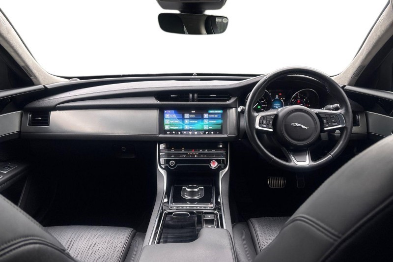 2020 (20) JAGUAR XF 2.0d Prestige 4dr Auto 4936360