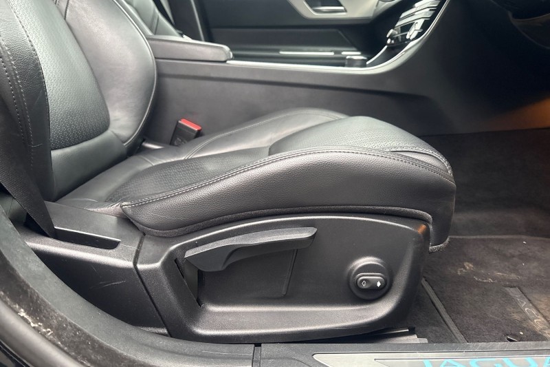 2020 (20) JAGUAR XF 2.0d Prestige 4dr Auto 4936375