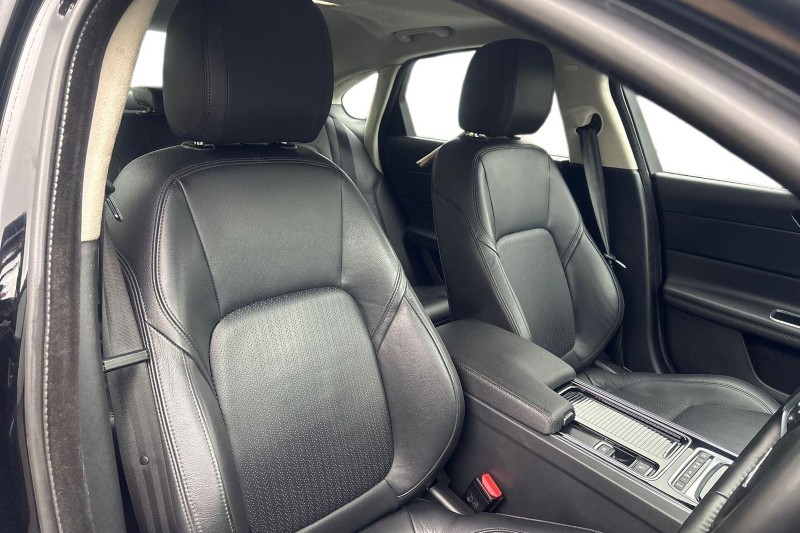 2020 (20) JAGUAR XF 2.0d Prestige 4dr Auto 4936377