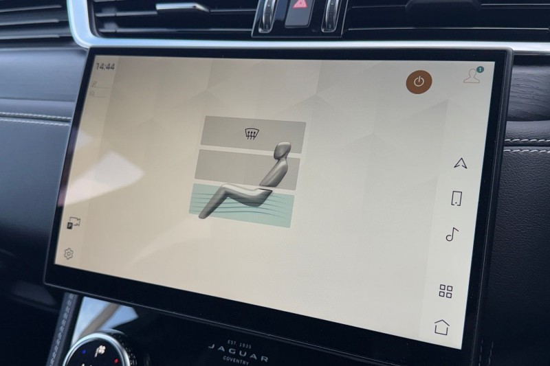 2022 (22) JAGUAR F-PACE 2.0 D200 R-Dynamic Black 5dr Auto AWD 5106622