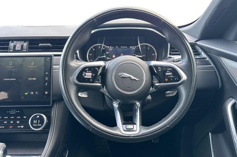 2022 (22) JAGUAR F-PACE 2.0 D200 R-Dynamic Black 5dr Auto AWD 5106605