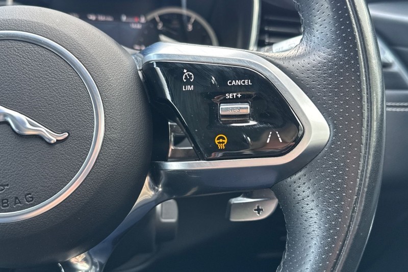 2022 (22) JAGUAR F-PACE 2.0 D200 R-Dynamic Black 5dr Auto AWD 5106619