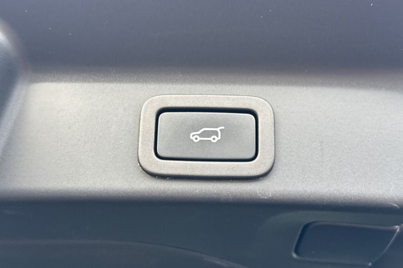 2022 (22) JAGUAR F-PACE 2.0 D200 R-Dynamic Black 5dr Auto AWD 5106630