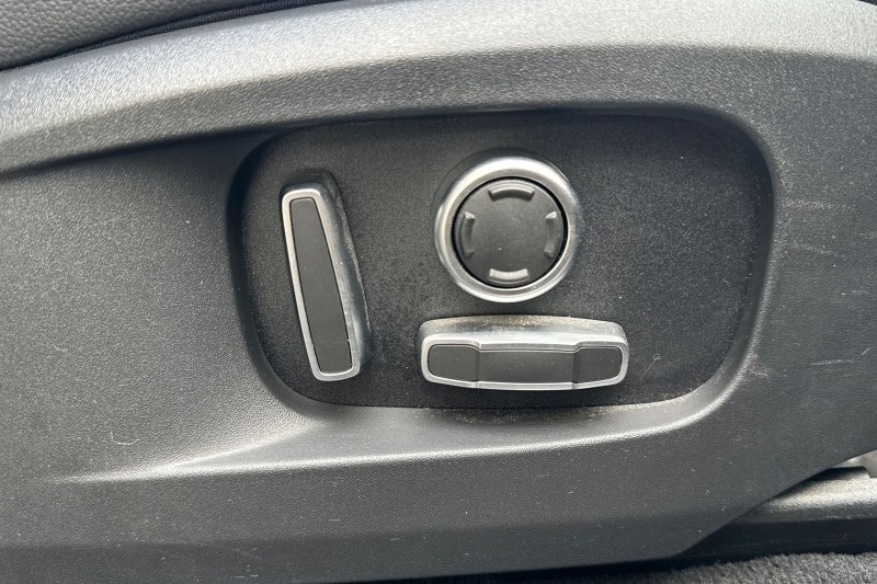 2022 (22) JAGUAR F-PACE 2.0 D200 R-Dynamic Black 5dr Auto AWD 5106614