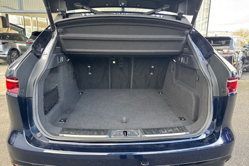 2022 (22) JAGUAR F-PACE 2.0 D200 R-Dynamic Black 5dr Auto AWD 5106600