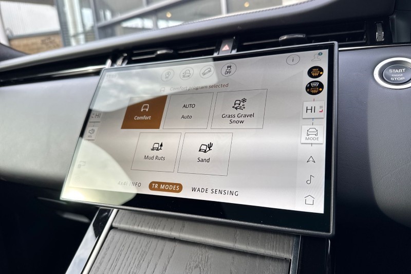 2025 (74) LAND ROVER RANGE ROVER EVOQUE 2.0 D200 Autobiography 5dr Auto [Revised] 5060701