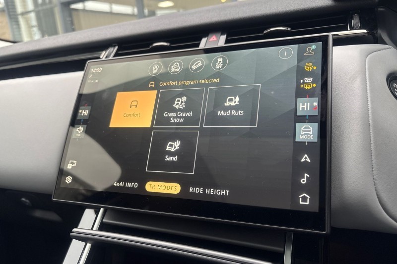 2024 (24) LAND ROVER RANGE ROVER VELAR 2.0 D200 MHEV Dynamic HSE 5dr Auto 4940945