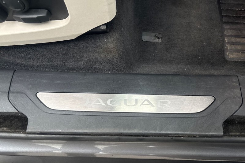 2023 (73) JAGUAR F-PACE 2.0 D200 R-Dynamic SE Black 5dr Auto AWD 4941002
