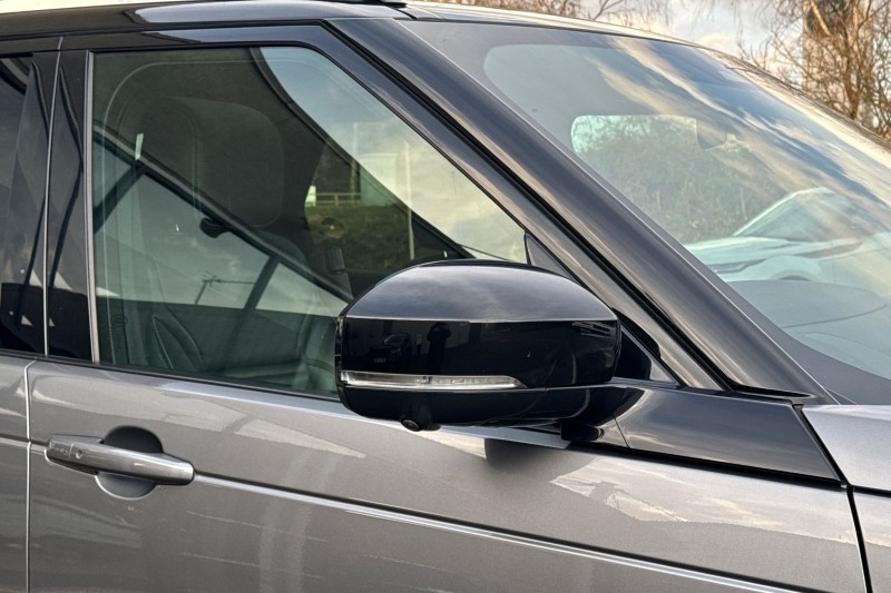 2022 (22) LAND ROVER DISCOVERY 3.0 D300 R-Dynamic SE 5dr Auto 4969267