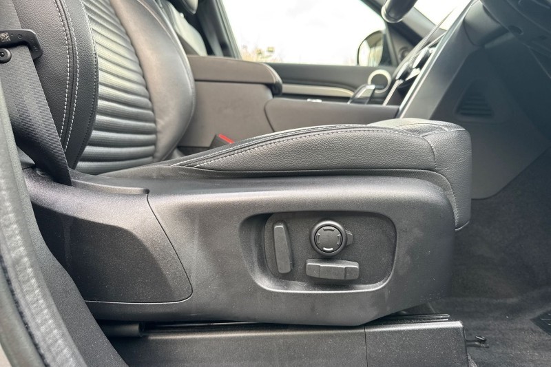 2022 (22) LAND ROVER DISCOVERY 3.0 D300 R-Dynamic SE 5dr Auto 4969239