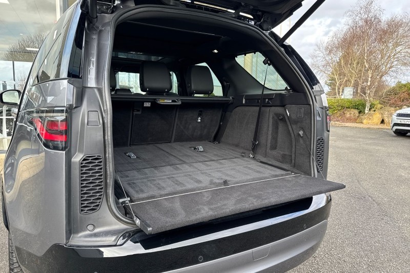 2022 (22) LAND ROVER DISCOVERY 3.0 D300 R-Dynamic SE 5dr Auto 4969257