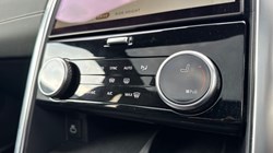 2022 (22) LAND ROVER DISCOVERY 3.0 D300 R-Dynamic SE 5dr Auto 4969251