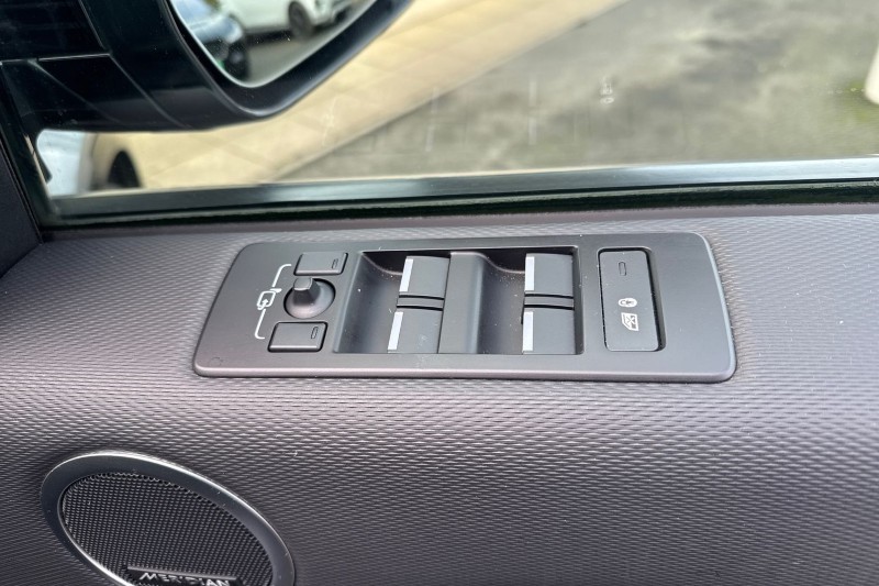 2022 (22) LAND ROVER DISCOVERY 3.0 D300 R-Dynamic SE 5dr Auto 4969238