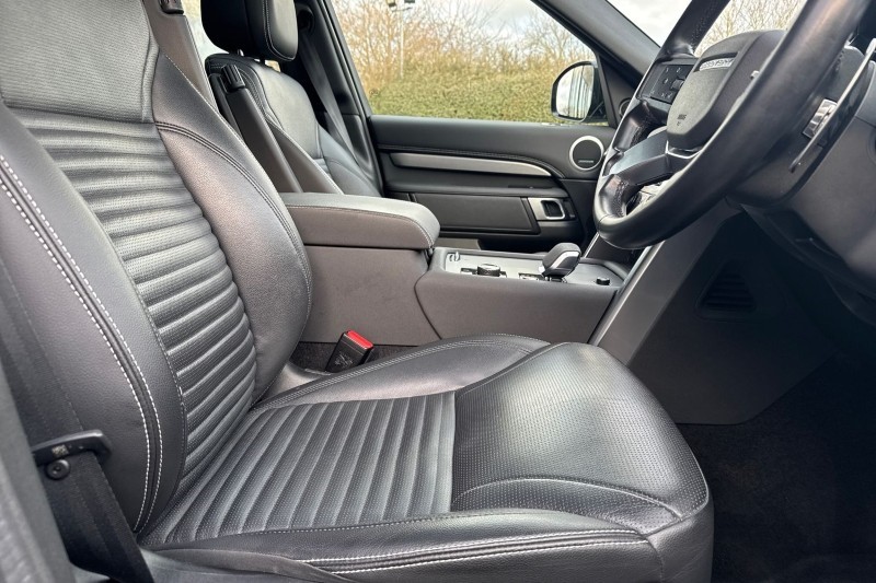 2022 (22) LAND ROVER DISCOVERY 3.0 D300 R-Dynamic SE 5dr Auto 4969240