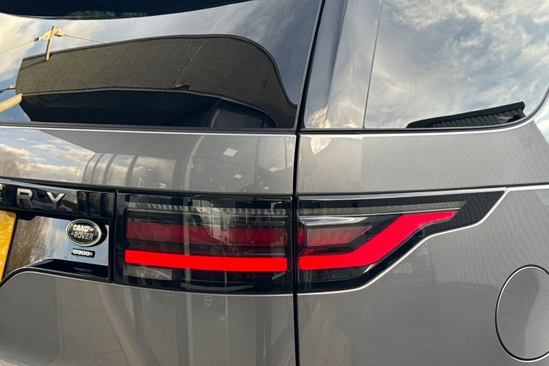2022 (22) LAND ROVER DISCOVERY 3.0 D300 R-Dynamic SE 5dr Auto 4969264