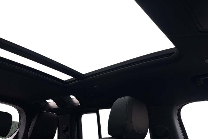 2021 (21) LAND ROVER DEFENDER 3.0 D300 X-Dynamic SE 110 5dr Auto 4956438