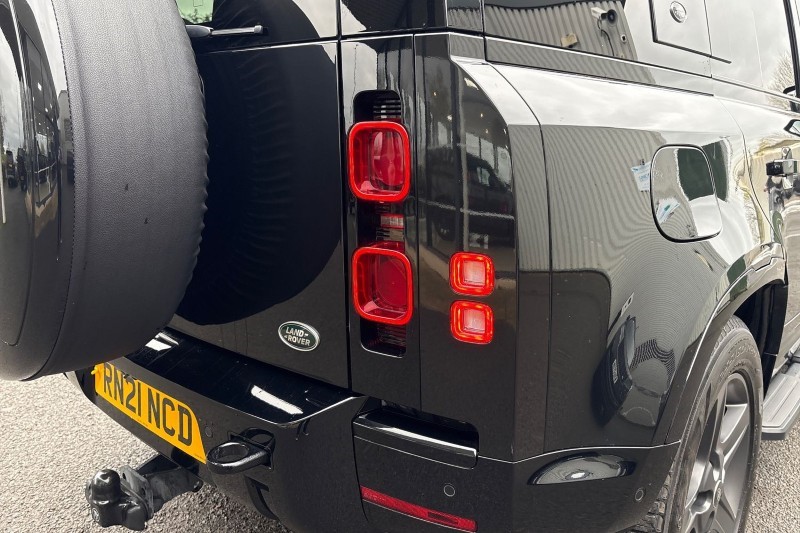 2021 (21) LAND ROVER DEFENDER 3.0 D300 X-Dynamic SE 110 5dr Auto 4956468