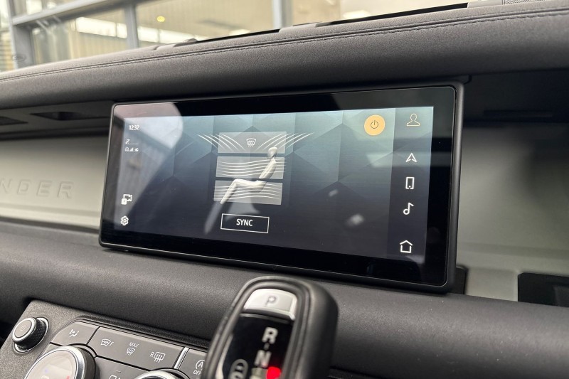 2021 (21) LAND ROVER DEFENDER 3.0 D300 X-Dynamic SE 110 5dr Auto 4956452