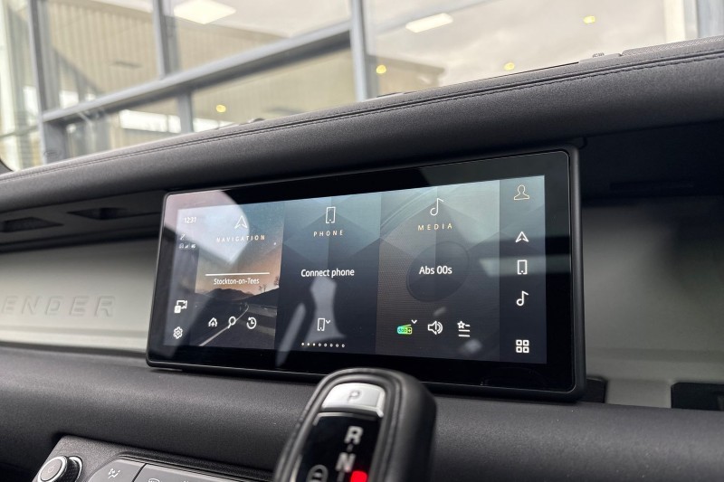 2021 (21) LAND ROVER DEFENDER 3.0 D300 X-Dynamic SE 110 5dr Auto 4956448