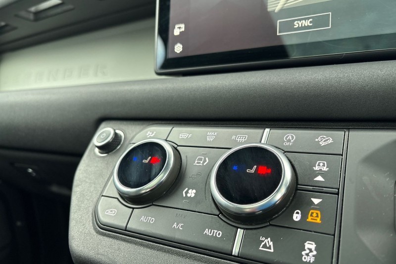 2021 (21) LAND ROVER DEFENDER 3.0 D300 X-Dynamic SE 110 5dr Auto 4956454