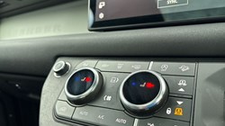 2021 (21) LAND ROVER DEFENDER 3.0 D300 X-Dynamic SE 110 5dr Auto 4956454