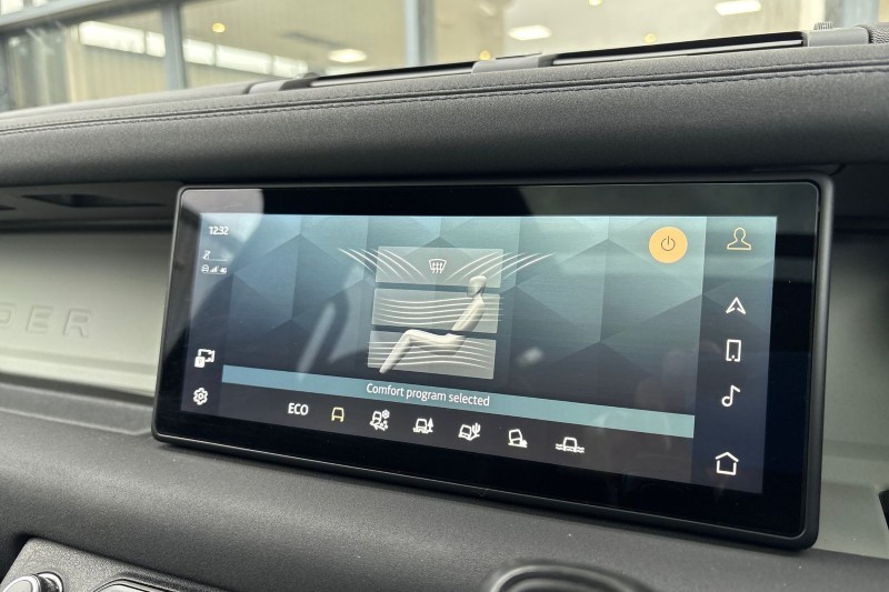 2021 (21) LAND ROVER DEFENDER 3.0 D300 X-Dynamic SE 110 5dr Auto 4956453