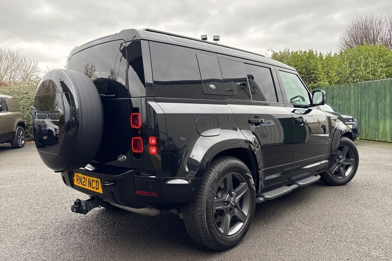 2021 (21) LAND ROVER DEFENDER 3.0 D300 X-Dynamic SE 110 5dr Auto 4956469