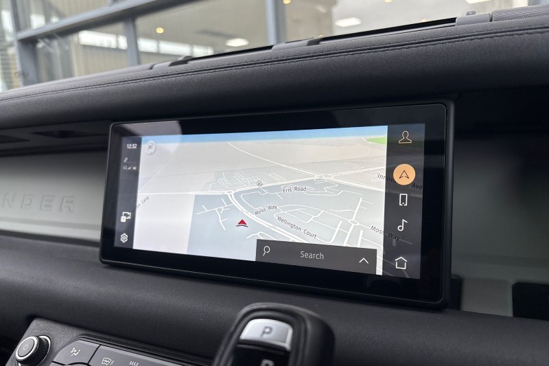 2021 (21) LAND ROVER DEFENDER 3.0 D300 X-Dynamic SE 110 5dr Auto 4956449