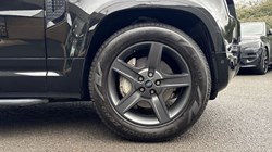 2021 (21) LAND ROVER DEFENDER 3.0 D300 X-Dynamic SE 110 5dr Auto 4956425