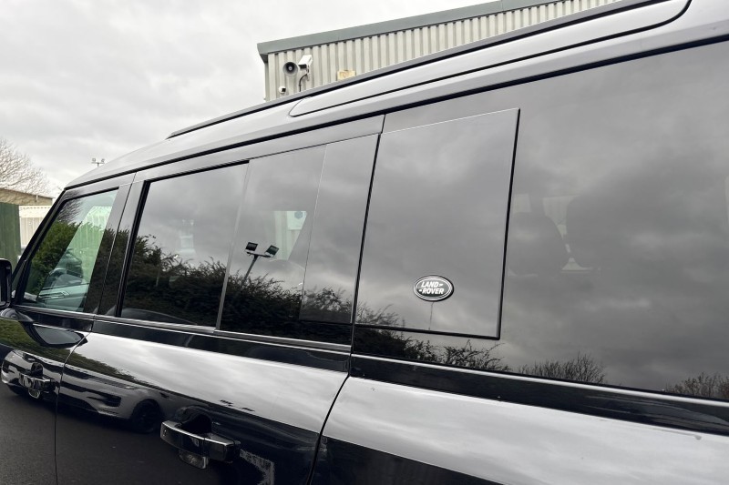 2021 (21) LAND ROVER DEFENDER 3.0 D300 X-Dynamic SE 110 5dr Auto 4956466