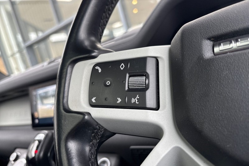 2021 (21) LAND ROVER DEFENDER 3.0 D300 X-Dynamic SE 110 5dr Auto 4956446