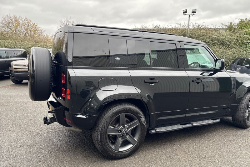 2021 (21) LAND ROVER DEFENDER 3.0 D300 X-Dynamic SE 110 5dr Auto 4956472