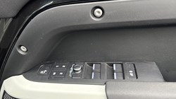 2021 (21) LAND ROVER DEFENDER 3.0 D300 X-Dynamic SE 110 5dr Auto 4956441