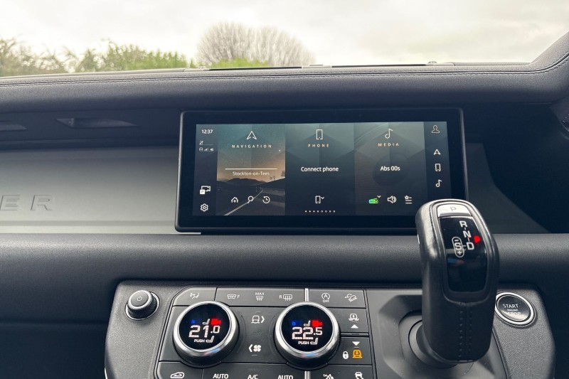 2021 (21) LAND ROVER DEFENDER 3.0 D300 X-Dynamic SE 110 5dr Auto 4956431